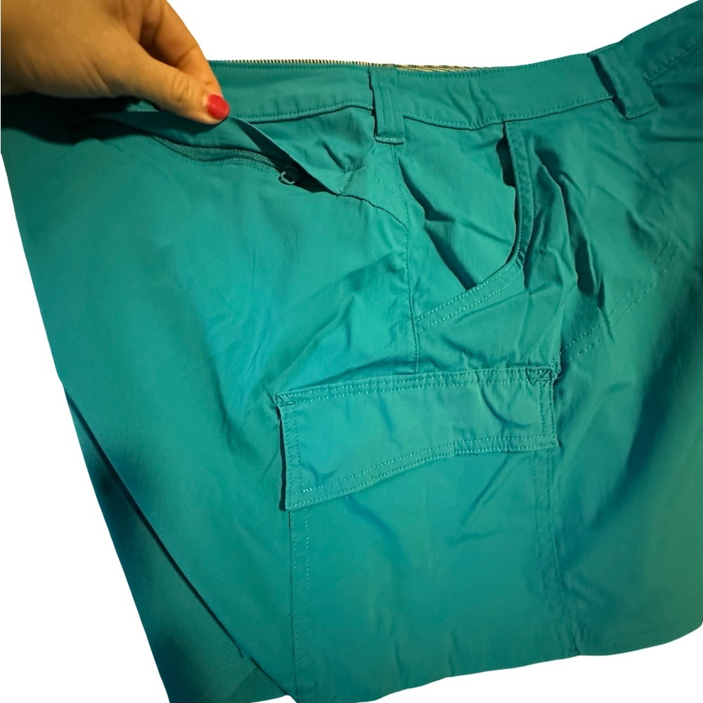 Bass Pro Shops Teal Cargo Shorts for Women - Picture 4 of 5